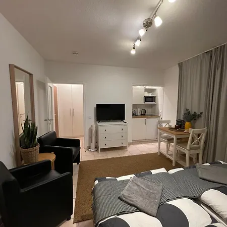 Centrally Located At Station Appartement *