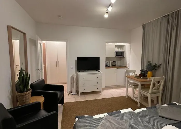 Centrally Located At Station Apartment *